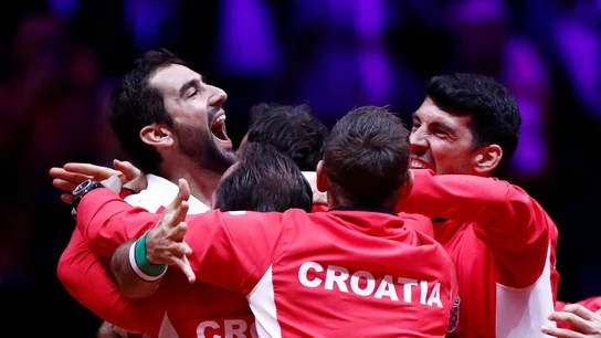 La selección de Croacia celebra con Cilic su victoria ante Pouille La selección de Croacia celebra con Cilic su victoria ante Pouille