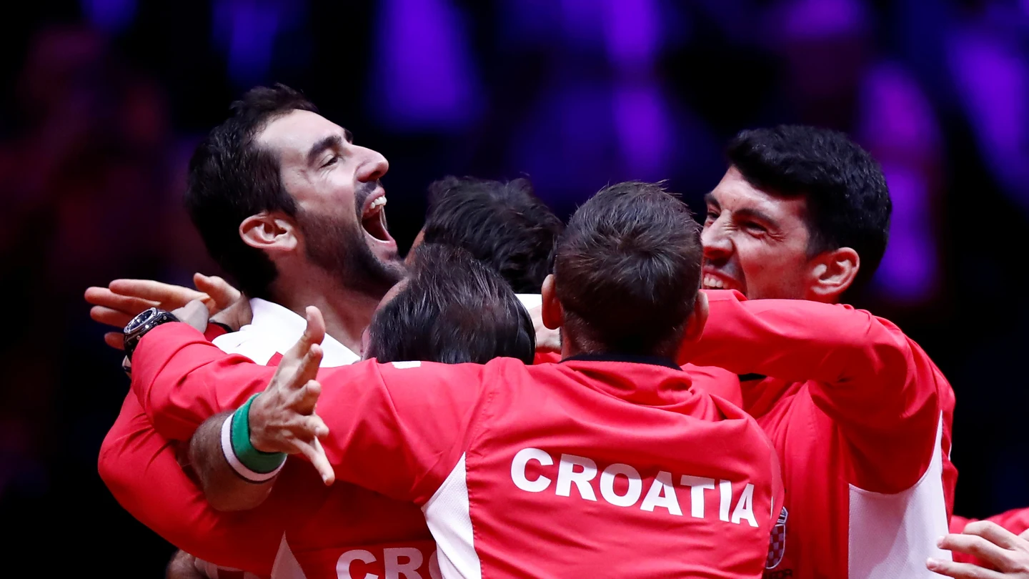 La selección de Croacia celebra con Cilic su victoria ante Pouille La selección de Croacia celebra con Cilic su victoria ante Pouille