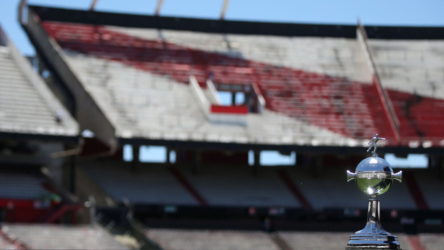 El trofeo de la Copa Libertadores, en el Monumental