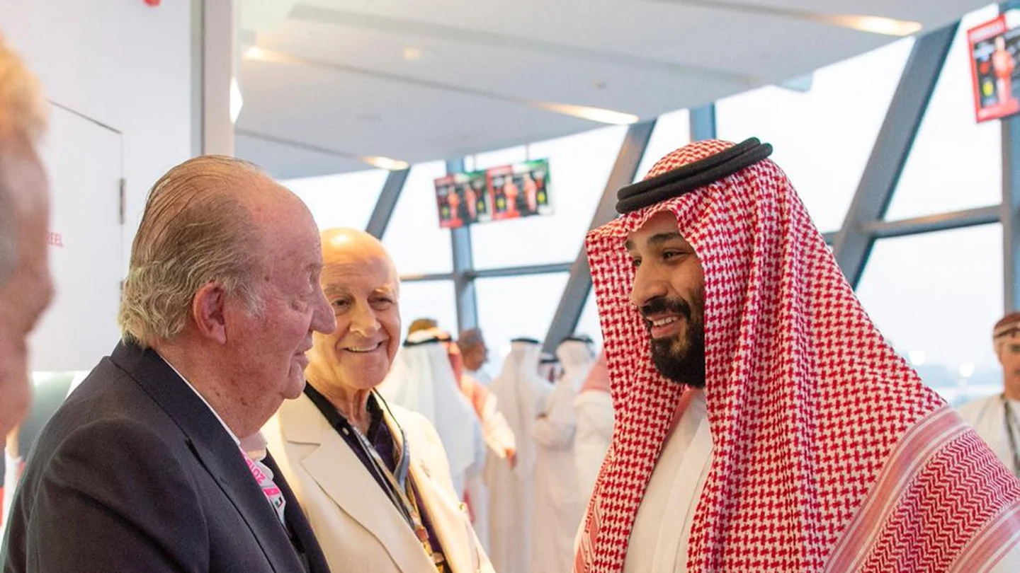 El Rey Juan Carlos se fotografía con el príncipe heredero saudí El Rey Juan Carlos se fotografía con el príncipe heredero saudí