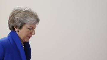 Theresa May antes de una rueda de prensa