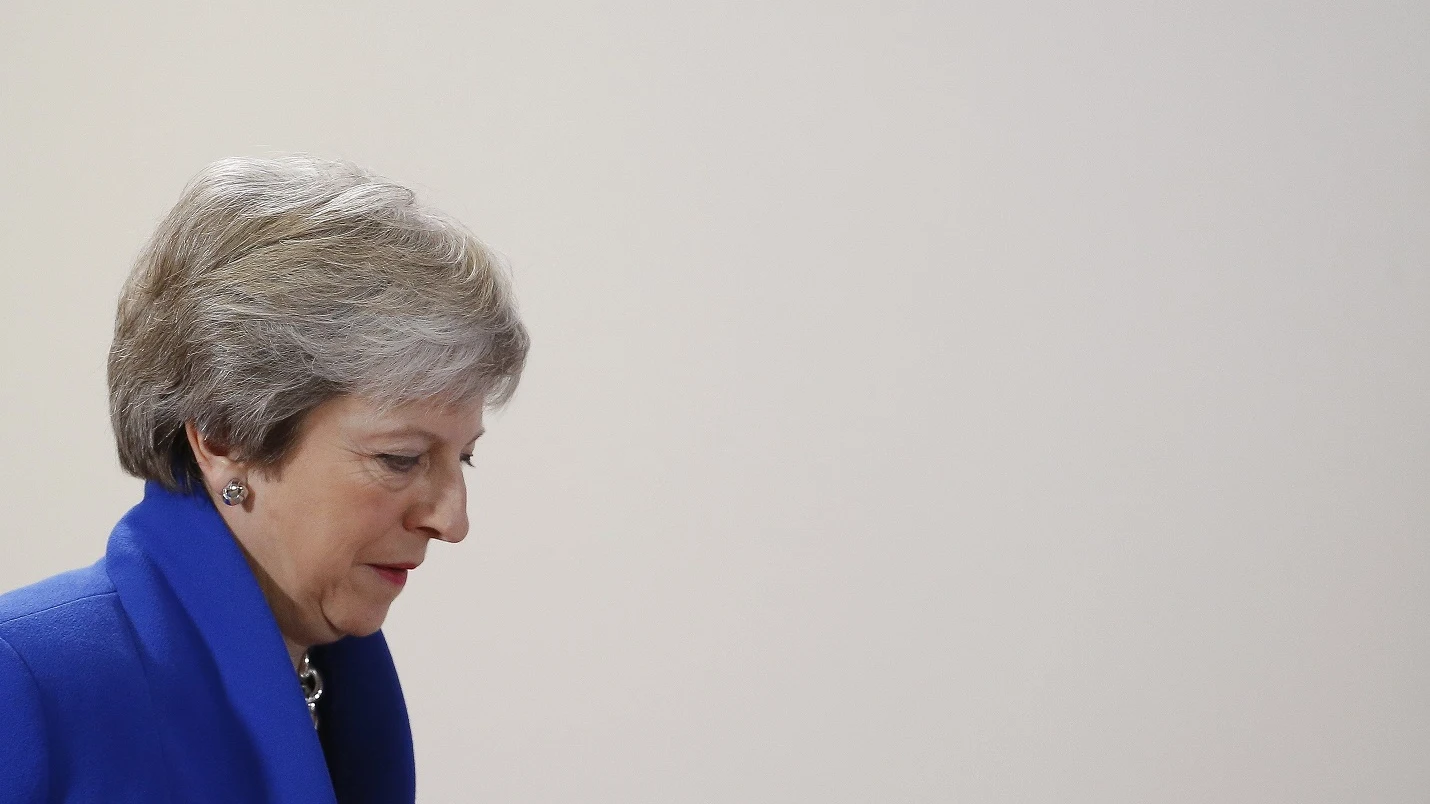 Theresa May antes de una rueda de prensa