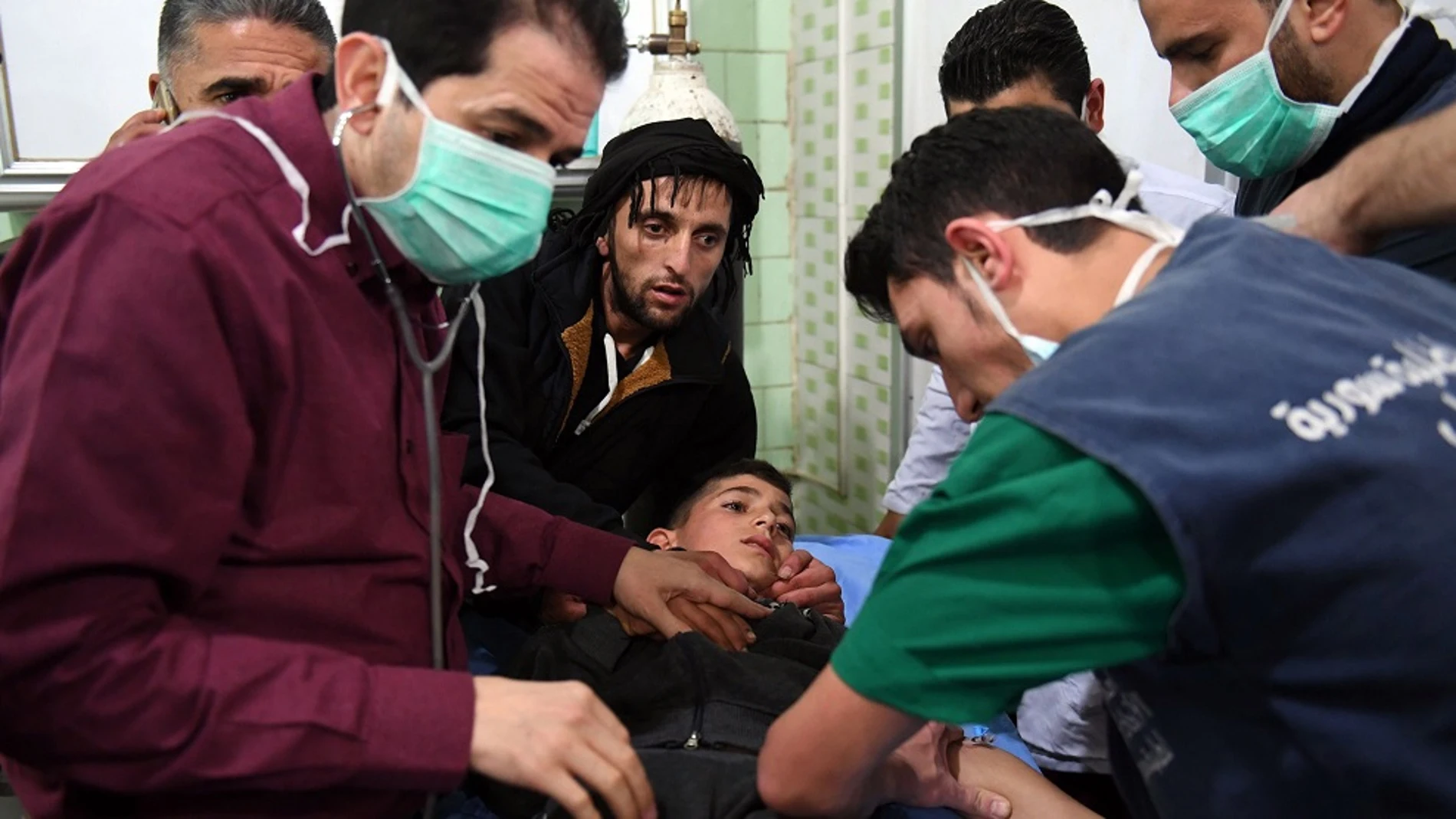 Imagen de un menor hospitalizado tras el ataque con gas cloro en Alepo