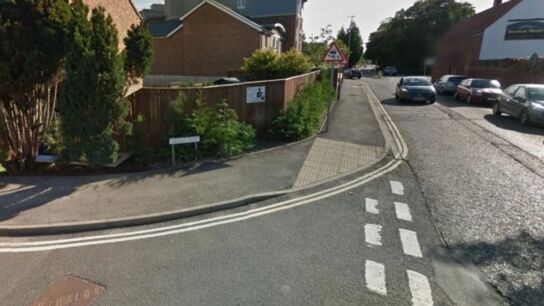 Imagen de la calle donde encontraron los restos de un beb&eacute; en Inglaterra