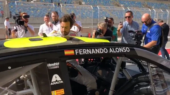 Fernando Alonso probando un monoplaza de la NASCAR en Shakir Fernando Alonso probando un monoplaza de la NASCAR en Shakir