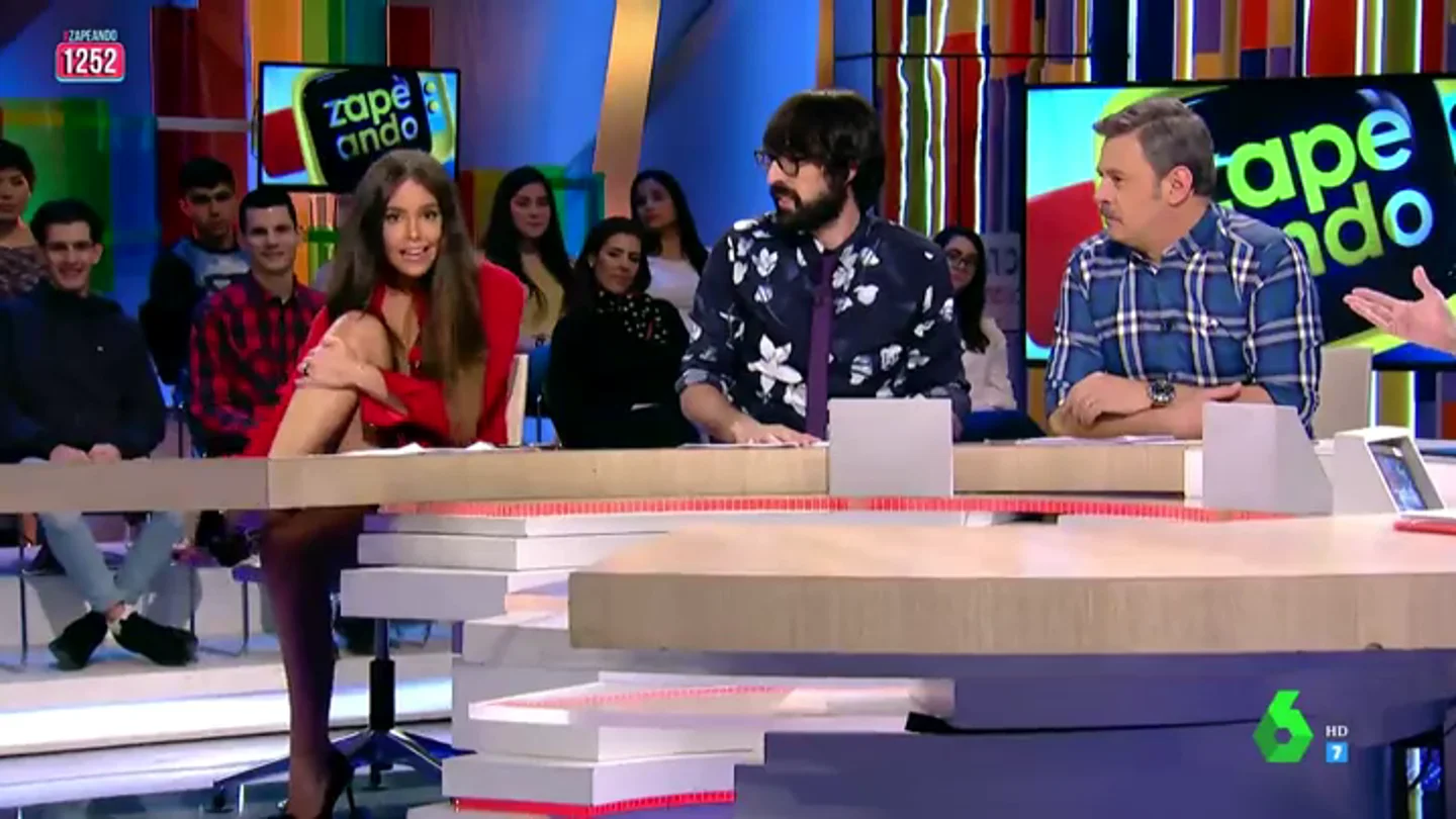 Cristina Pedroche se descalza en Zapeando Cristina Pedroche se descalza en Zapeando