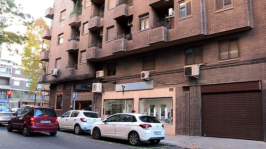Vista del edificio donde una mujer de 65 años se ha suicidado Vista del edificio donde una mujer de 65 años se ha suicidado