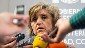 La ministra de Sanidad, María Luisa Carcedo, atiende a los medios