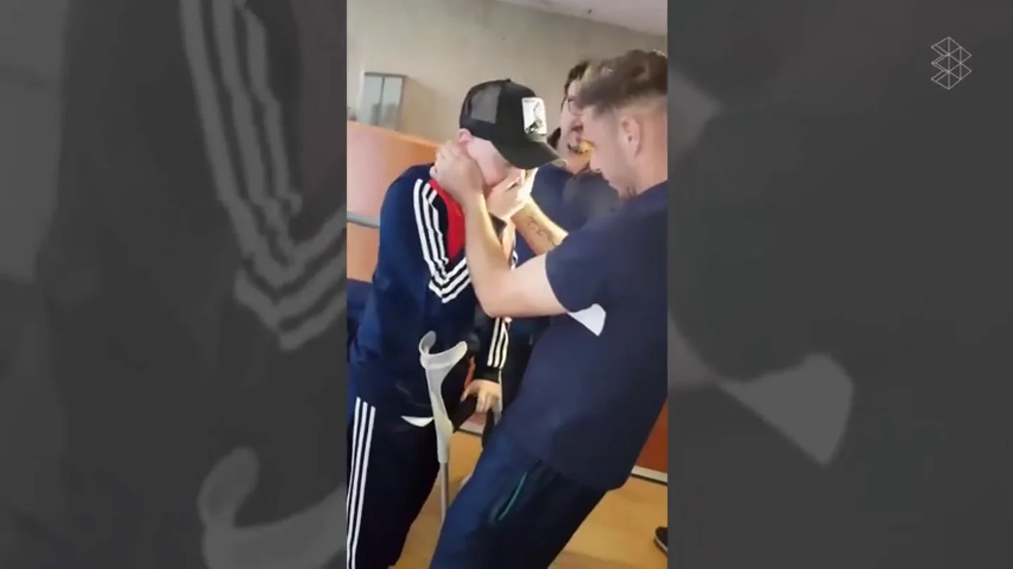 El detallazo de Joaquín con un joven que deseaba conocerle: "Eres un valiente, siempre pa'lante. No llores" El detallazo de Joaquín con un joven que deseaba conocerle: "Eres un valiente, siempre pa'lante. No llores"