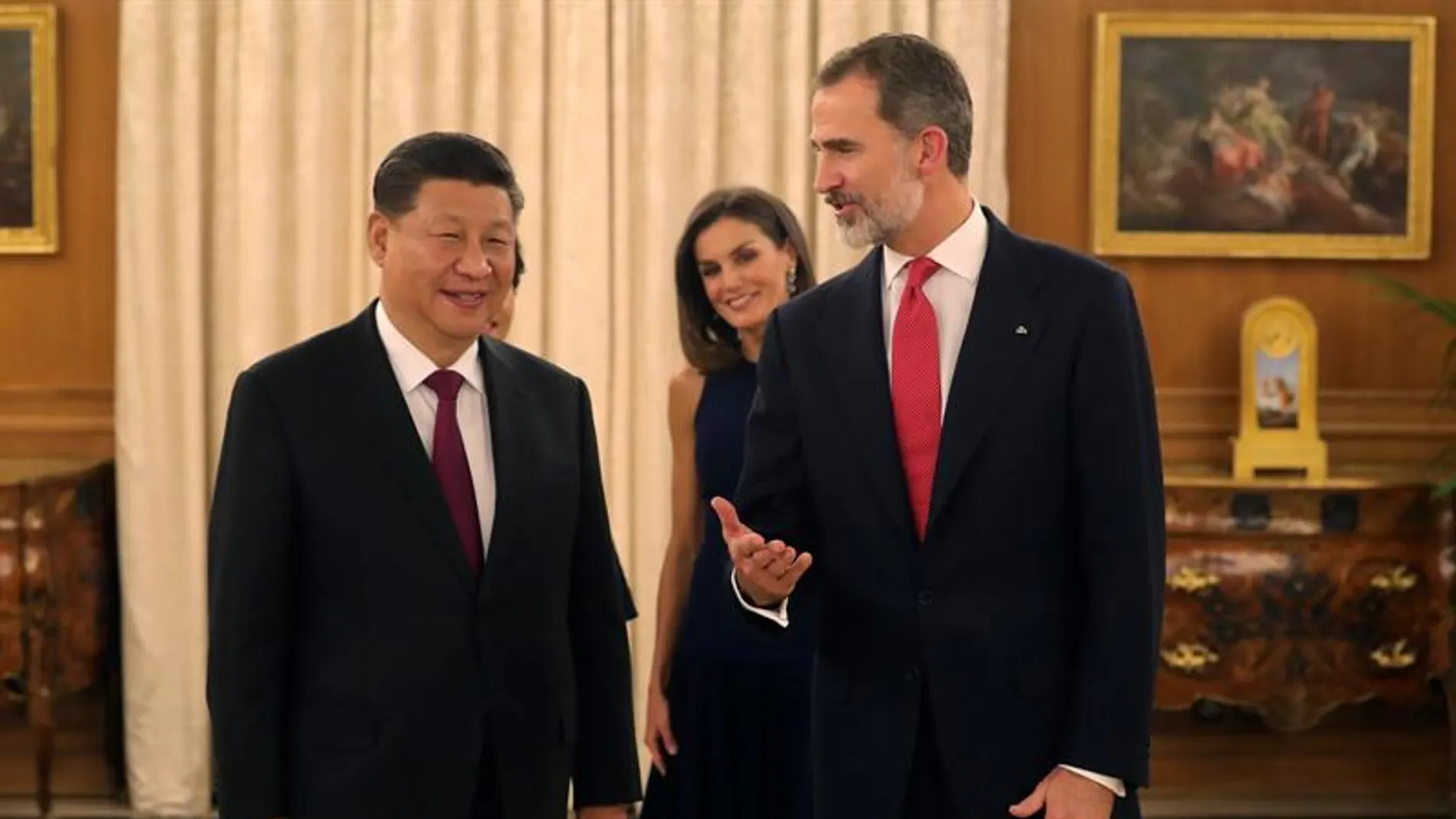 El rey Felipe, acompañado por la reina Letizia, y el presidente de China, Xi Jinping
