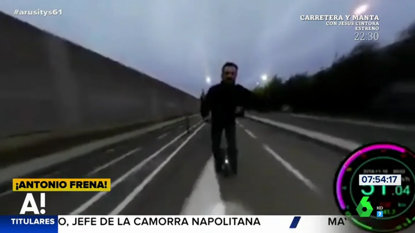 Un hombre graba su caída en monociclo al perder el equilibrio por culpa del postureo Un hombre graba su caída en monociclo al perder el equilibrio por culpa del postureo