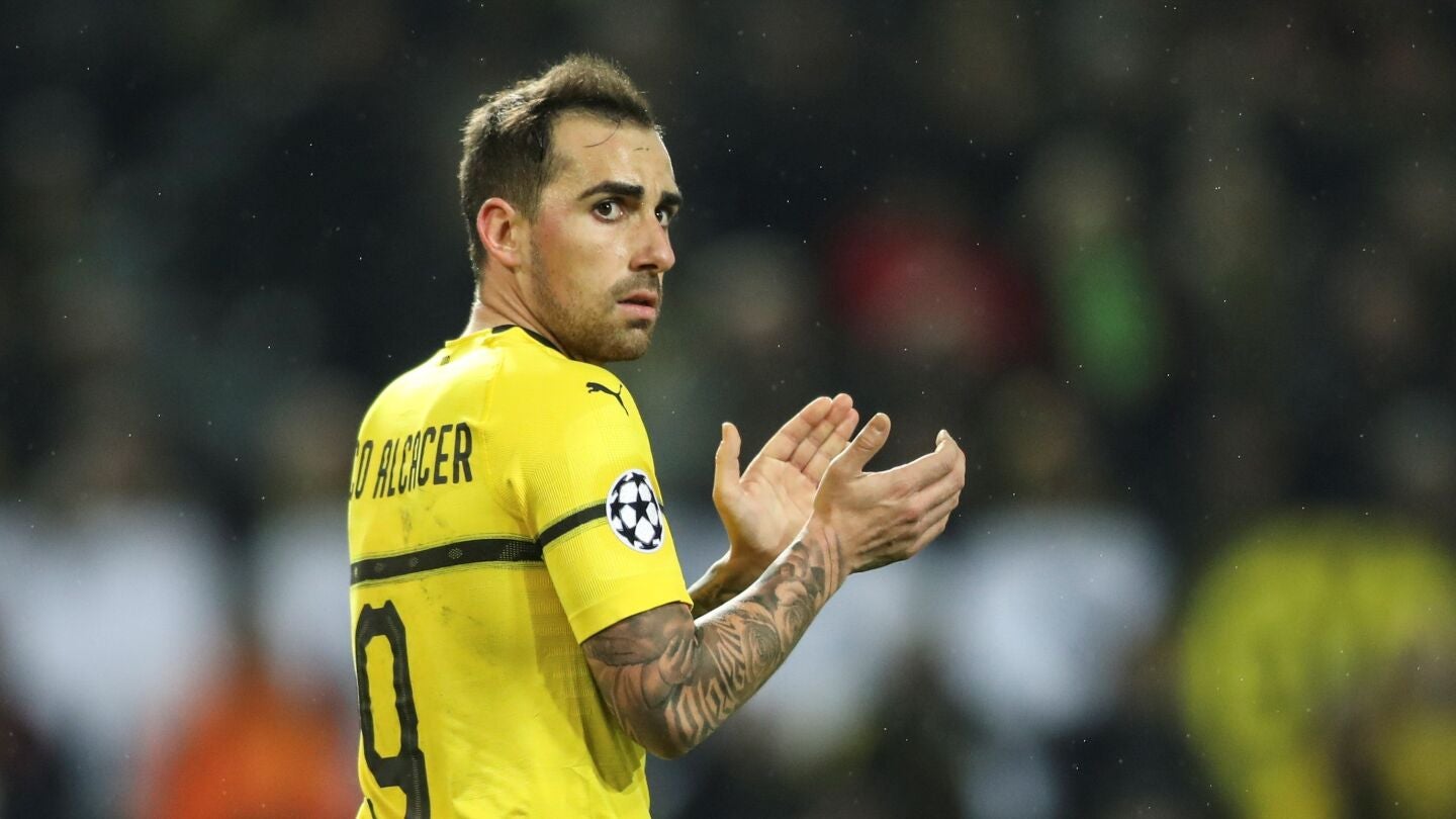 Paco Alc&aacute;cer aplaude una acci&oacute;n del Borussia Dortmund