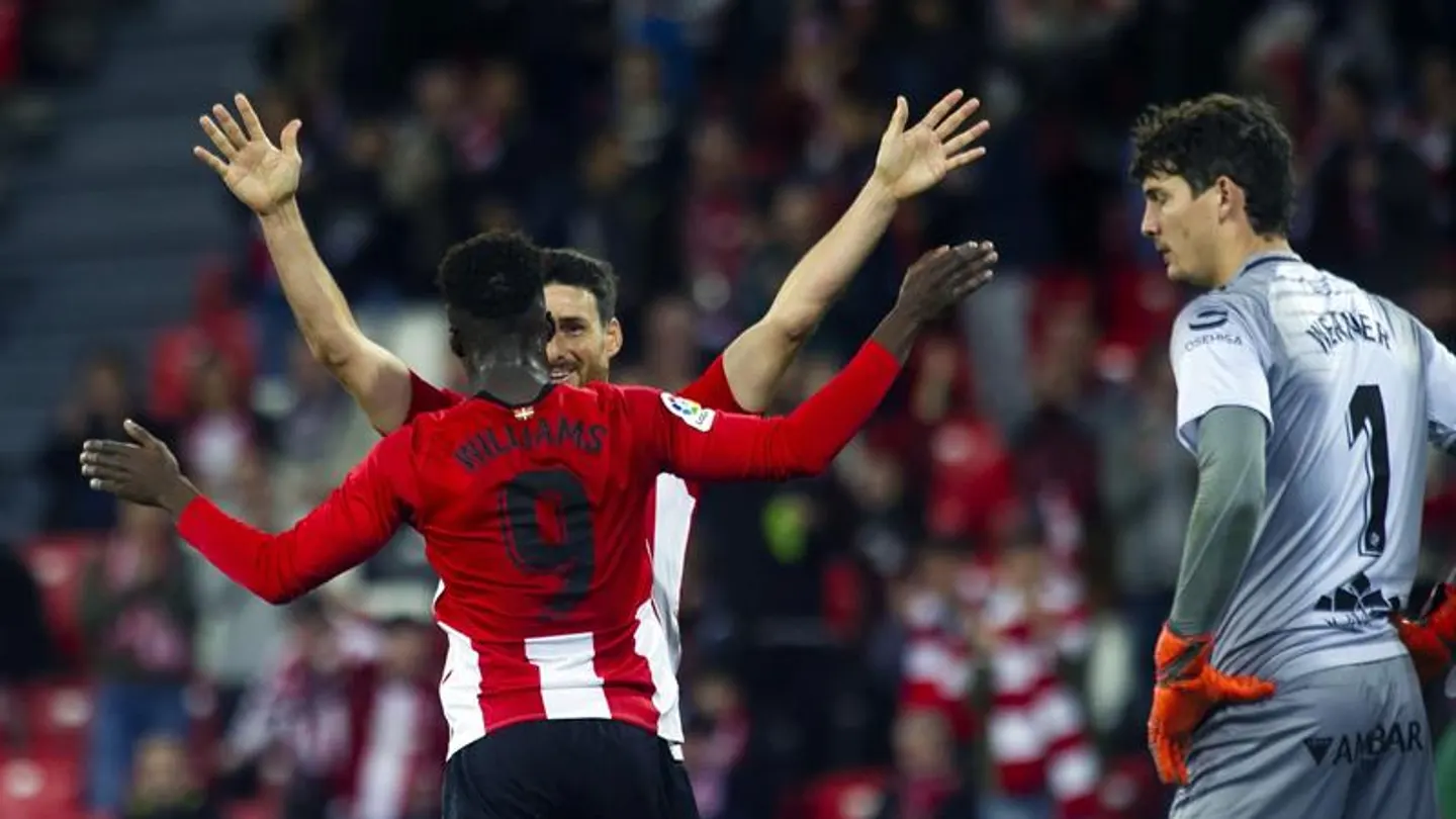 Aduriz y William celebran un gol Aduriz y William celebran un gol