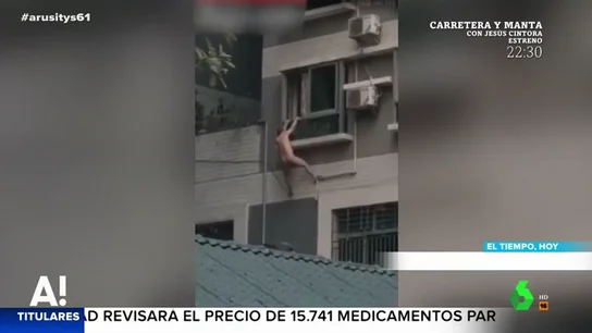 Un hombre desnudo cae por la ventana al intentar esconderse del marido de su amante Un hombre desnudo cae por la ventana al intentar esconderse del marido de su amante