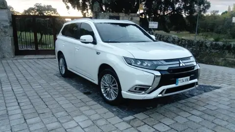 Mitsubishi Outlander PHEV (2019) Mitsubishi Outlander PHEV (2019)
