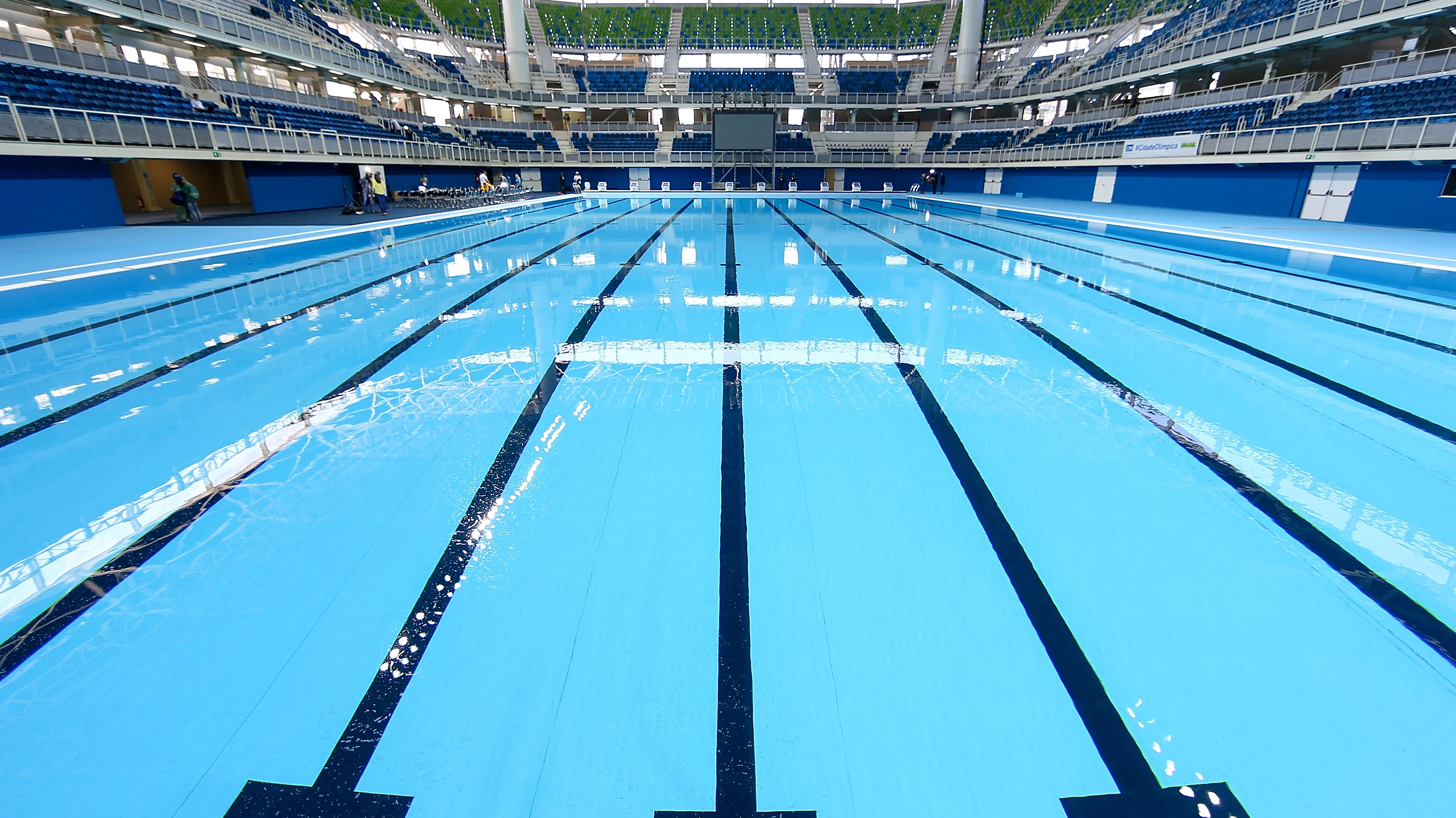 Vista de una piscina olímpica