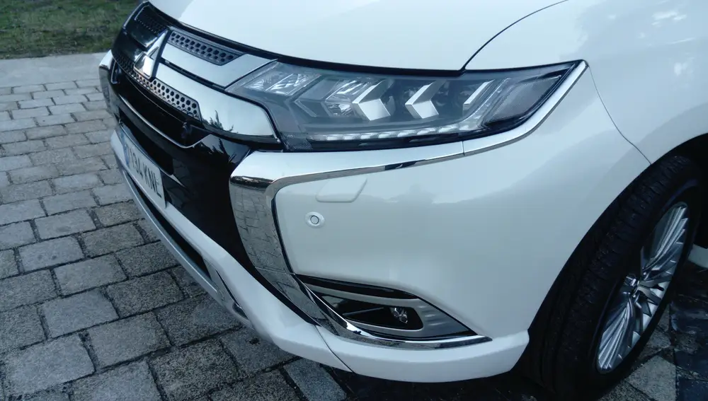 Mitsubishi Outlander PHEV (2019)