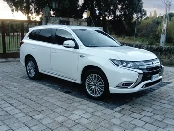 Mitsubishi Outlander PHEV (2019) Mitsubishi Outlander PHEV (2019)