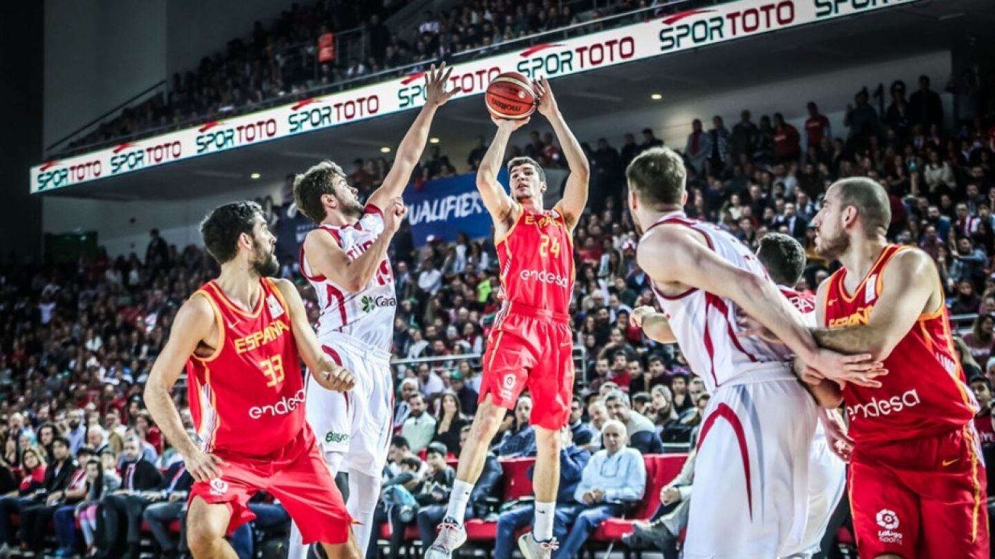 Un momento del Turqu&iacute;a vs Espa&ntilde;a de baloncesto