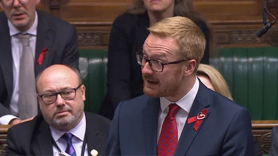 El laborista Lloyd Russell-Moyle revela en el Parlamento británico que tiene VIH (29-11-2018) El laborista Lloyd Russell-Moyle revela en el Parlamento británico que tiene VIH