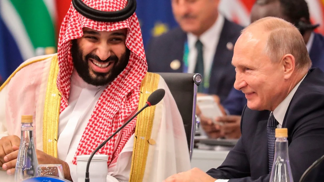 Vladimir Putin junto al príncipe heredero saudí en la cubre del G20