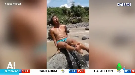 Los gritos de dolor de un hombre al ser atacado por un cangrejo en sus partes Los gritos de dolor de un hombre al ser atacado por un cangrejo en sus partes