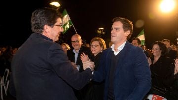 Juan Marín con Albet Rivera durante un acto electoral