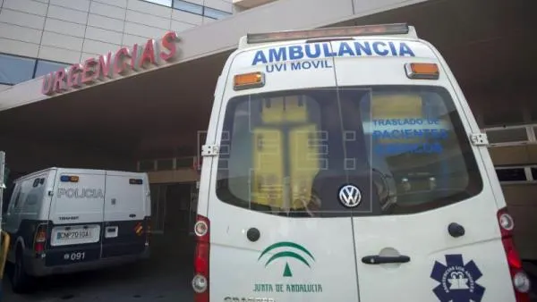 Imagen de archivo de una ambulancia en Andalucía.