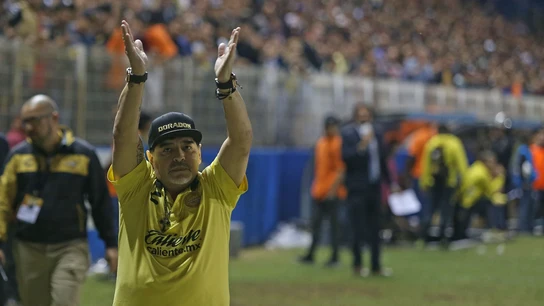 Maradona en un partido de los Dorados Maradona en un partido de los Dorados