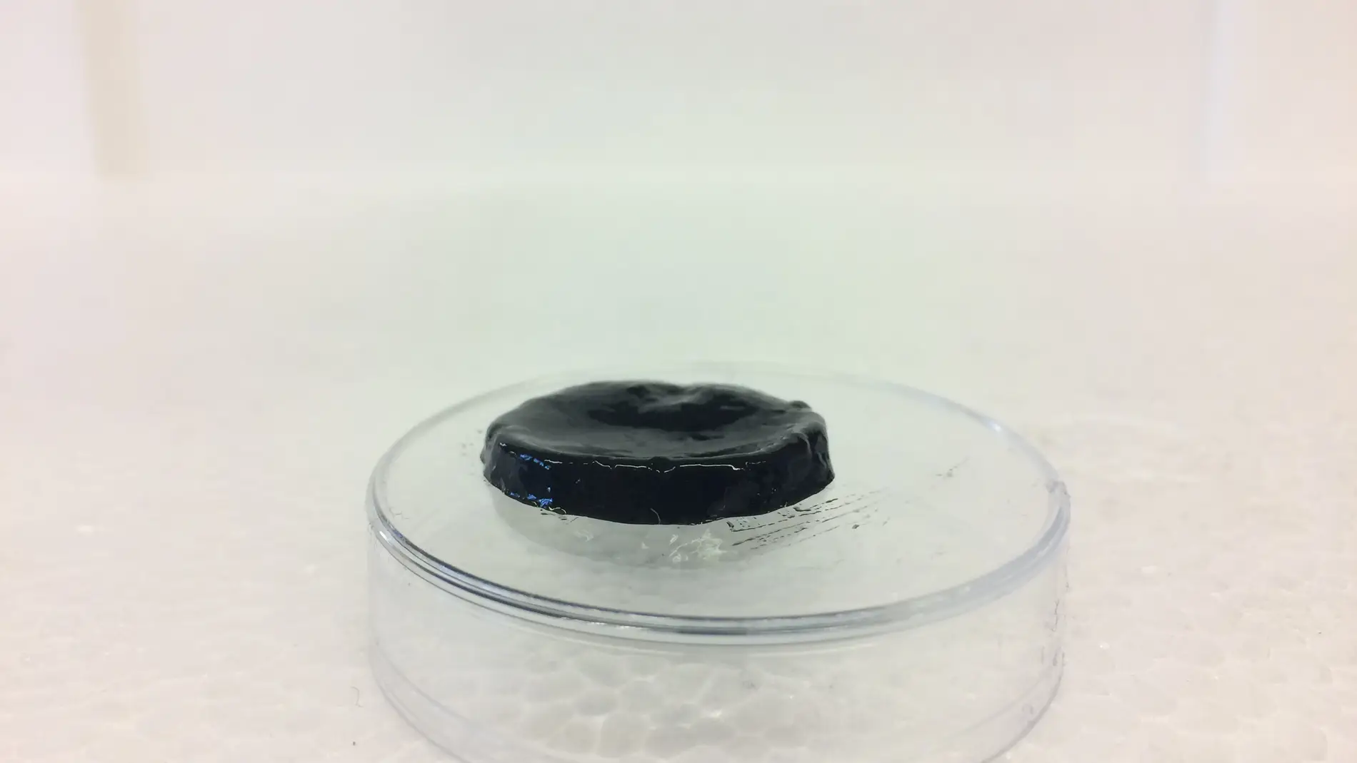 Hidrogel de grafeno y almidon para electrodos de implantes cerebrales