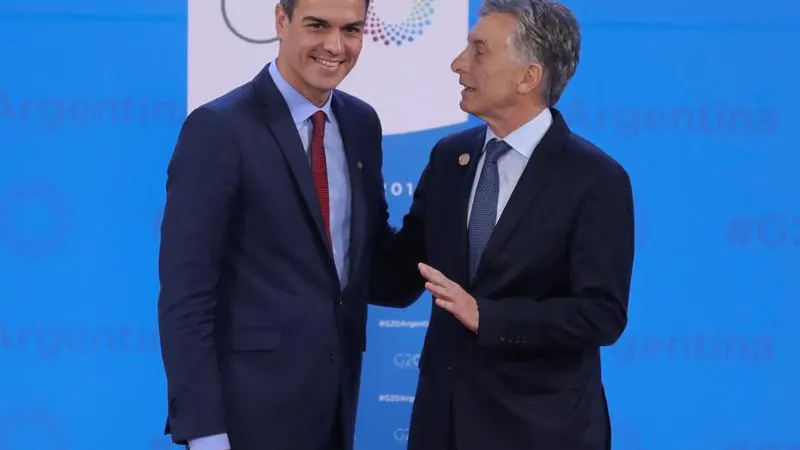 Sánchez junto a Mauricio Macri en la cumbre del G20