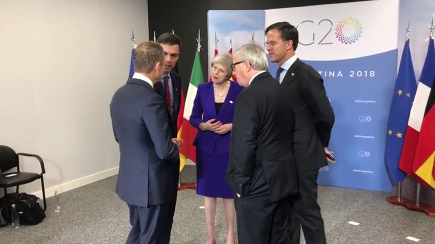 Los l&iacute;deres europeos preparan el G-20 sin Merkel, que lleg&oacute; tarde por fallos en su avi&oacute;n