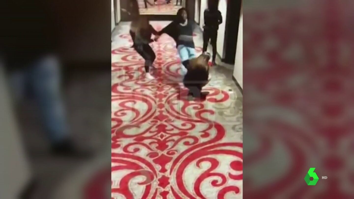 Brutal agresi&oacute;n machista de una estrella de la NFL en un hotel de Cleveland: empuja y patea a una mujer en el suelo