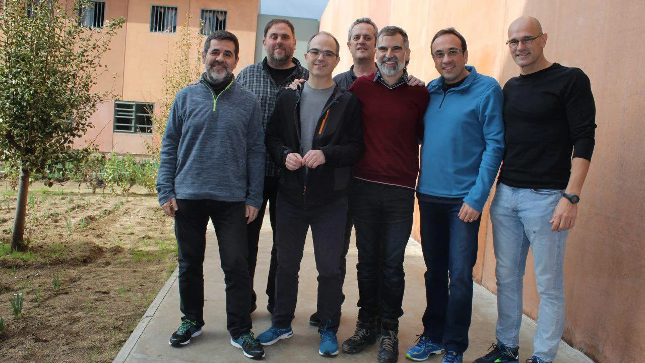  Jordi Sànchez, Oriol Junqueras, Jordi Turull, Joaquim Forn, Jordi Cuixart, Josep Rull y Raül Romeva, de izquierda a derecha