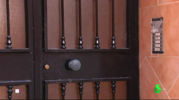 La Policía detiene a una joven en Málaga tras encontrar el cadáver de su hija de año y medio en su casa La Policía detiene a una joven en Málaga tras encontrar el cadáver de su hija de año y medio en su casa