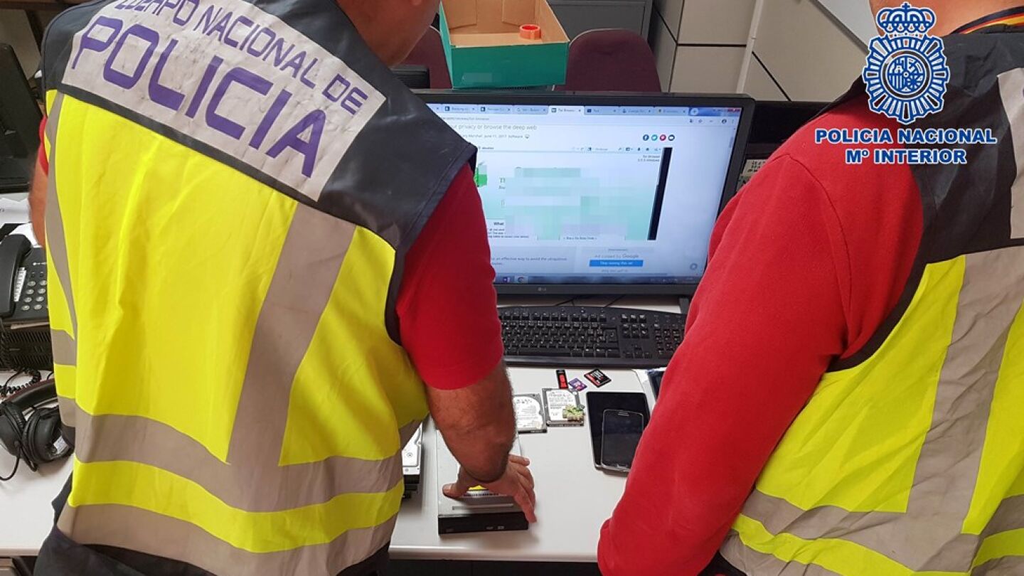 Material intervenido en una operaci&oacute;n contra la pornograf&iacute;a infantil