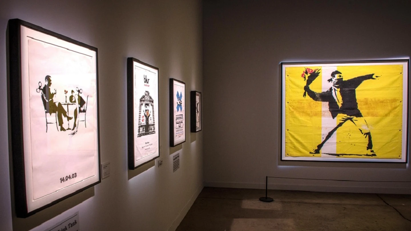 Vista de obras del grafitero británico Banksy durante una presentación en Miami Vista de obras del grafitero británico Banksy durante una presentación en Miami