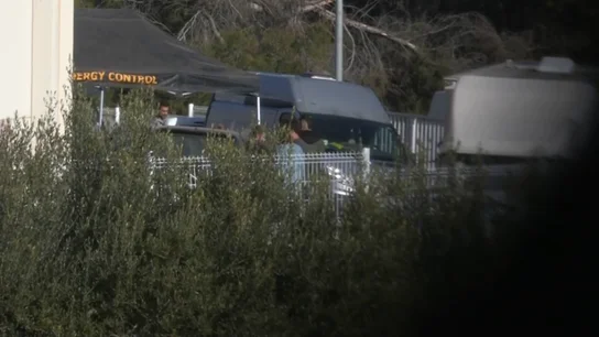 Más de 1.000 personas participan desde el viernes en una rave en una nave abandonada de un polígono de Barcelona Más de 1.000 personas participan desde el viernes en una rave en una nave abandonada de un polígono de Barcelona