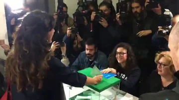 Teresa Rodríguez vota en Cádiz 