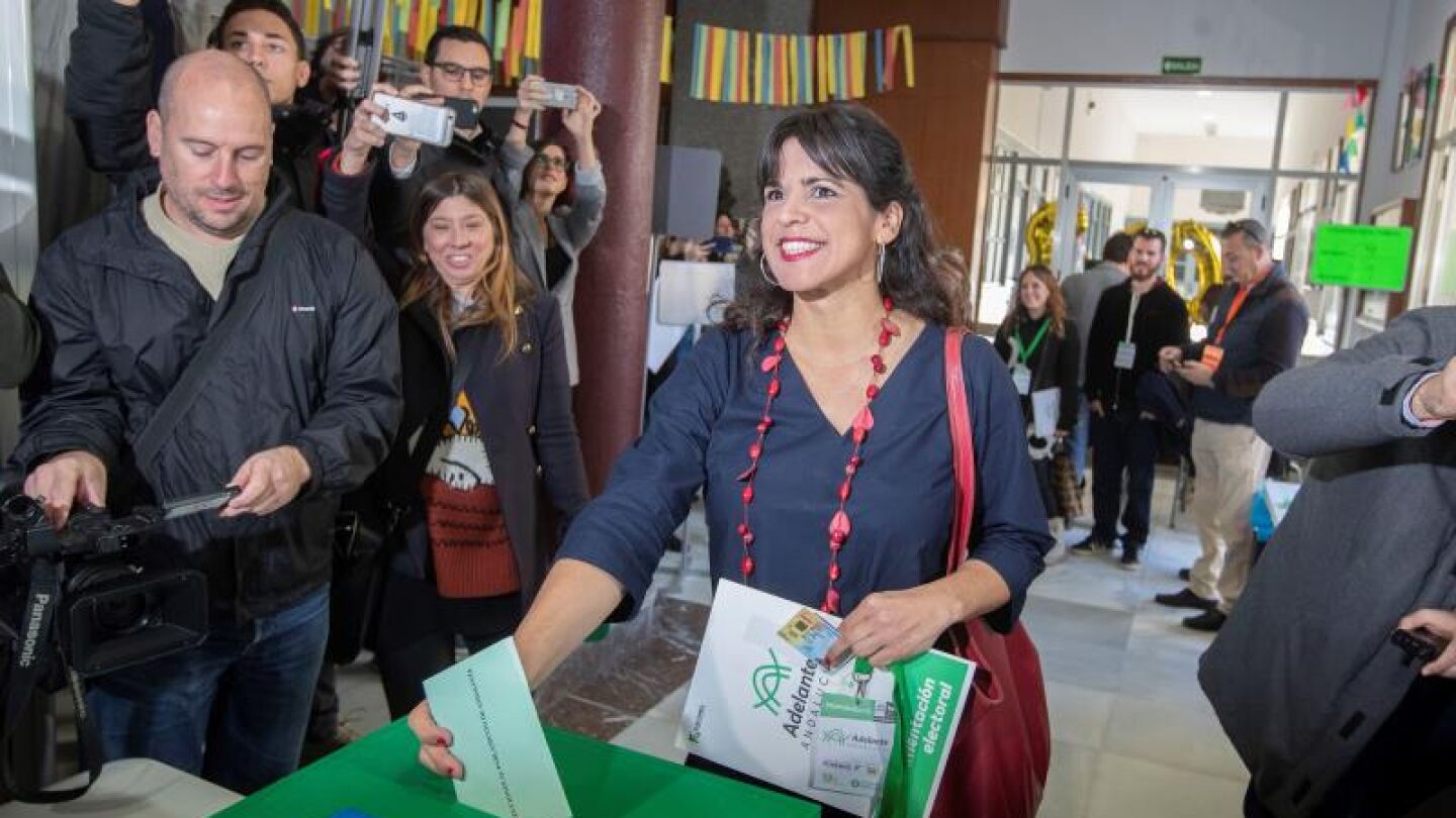 Teresa Rodr&iacute;guez acude a votar en las elecciones andaluzas
