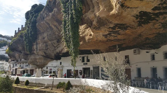 Setenil de las Bodegas, en Cádiz Setenil de las Bodegas, en Cádiz