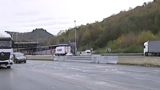 Imagen de camiones en la frontera de Francia con España Imagen de camiones en la frontera de Francia con España