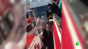 El pesquero 'Nuestra Madre de Loreto' entrega a Malta a los 11 migrantes rescatados en el Mediterráneo