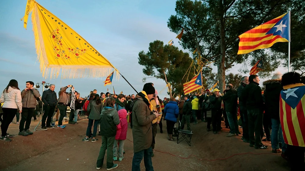 Concentración alrededor de la prisión de Lledoners, en apoyo a la huelga de hambre de Sànchez y Turull