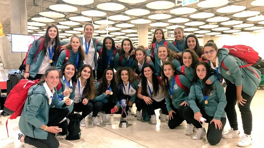 La selección española femenina sub17 en su llegada a Barajas La selección española femenina sub17 en su llegada a Barajas