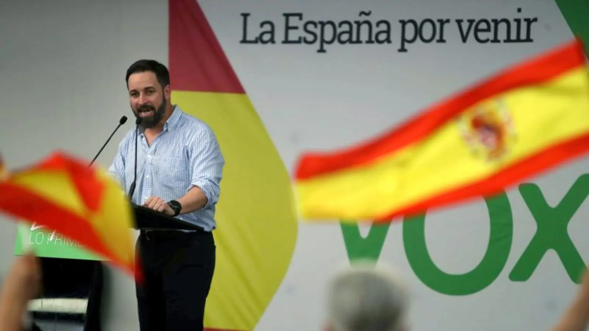 El presidente nacional de VOX, Santiago Abascal interviene en un acto celebrado en Barcelona