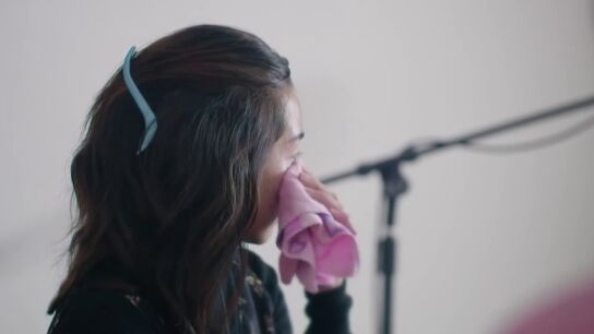 &iquest;Pagar&iacute;as a alguien para que se sentara contigo a llorar viendo una pel&iacute;cula? Descubre qui&eacute;n lo hace y por qu&eacute;