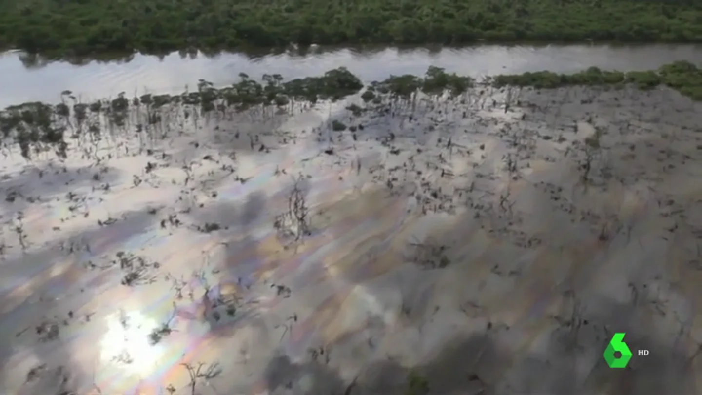 Imagen de la Bahía de Guanabara, en Brasil, inundada por petróleo Imagen de la Bahía de Guanabara, en Brasil, inundada por petróleo