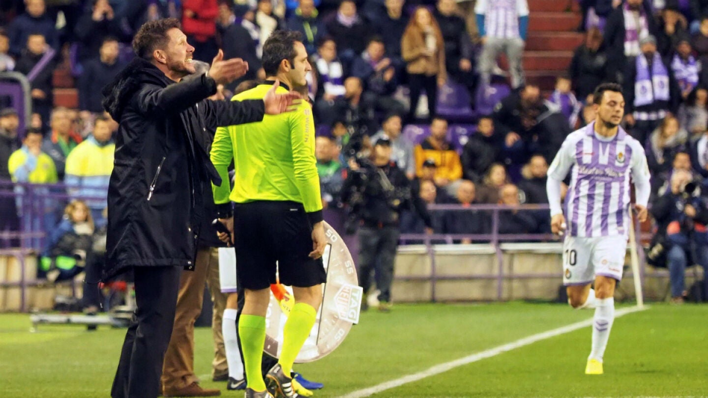 Simeone, en la banda ante el Valladolid