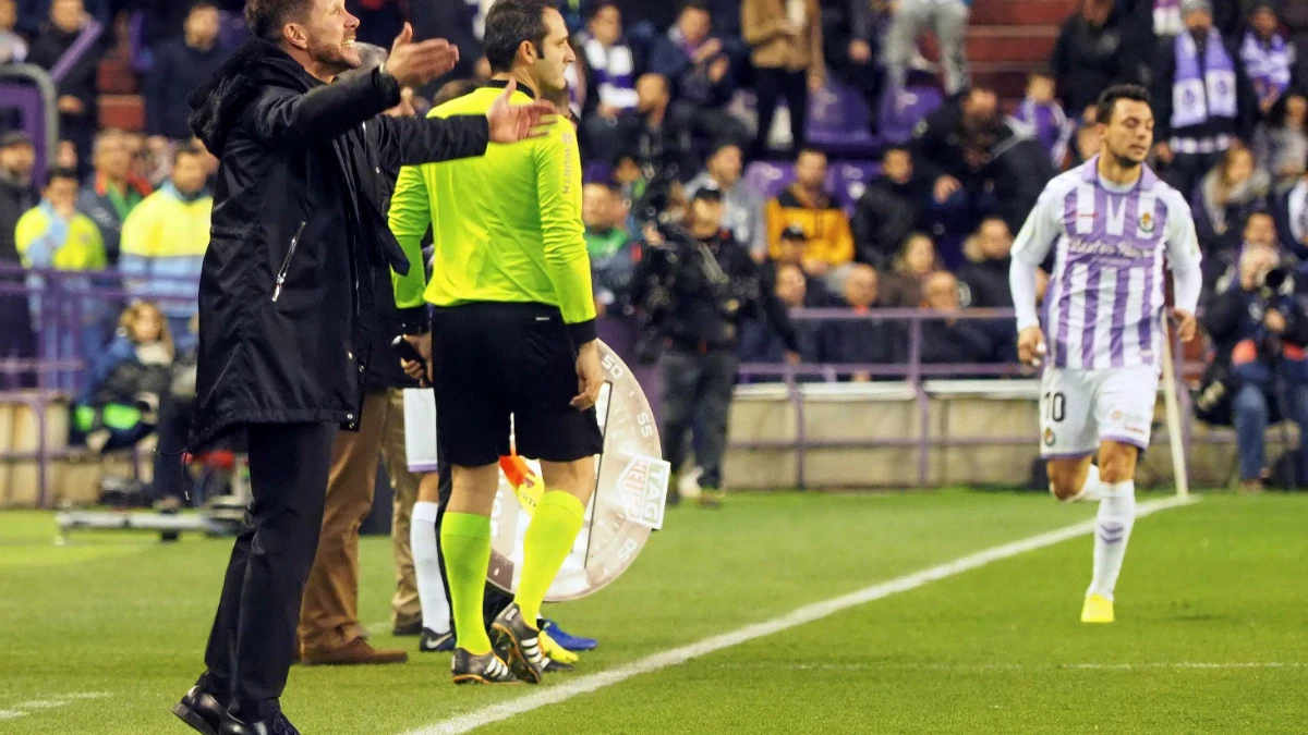 Simeone, en la banda ante el Valladolid